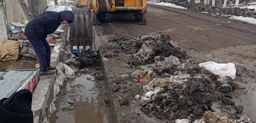 FEN İŞLERİ MÜDÜRLÜĞÜ EKİPLERİ, SU VE SEL BASKINLARINA KARŞI ÖNLEMLERİNİ ALDI