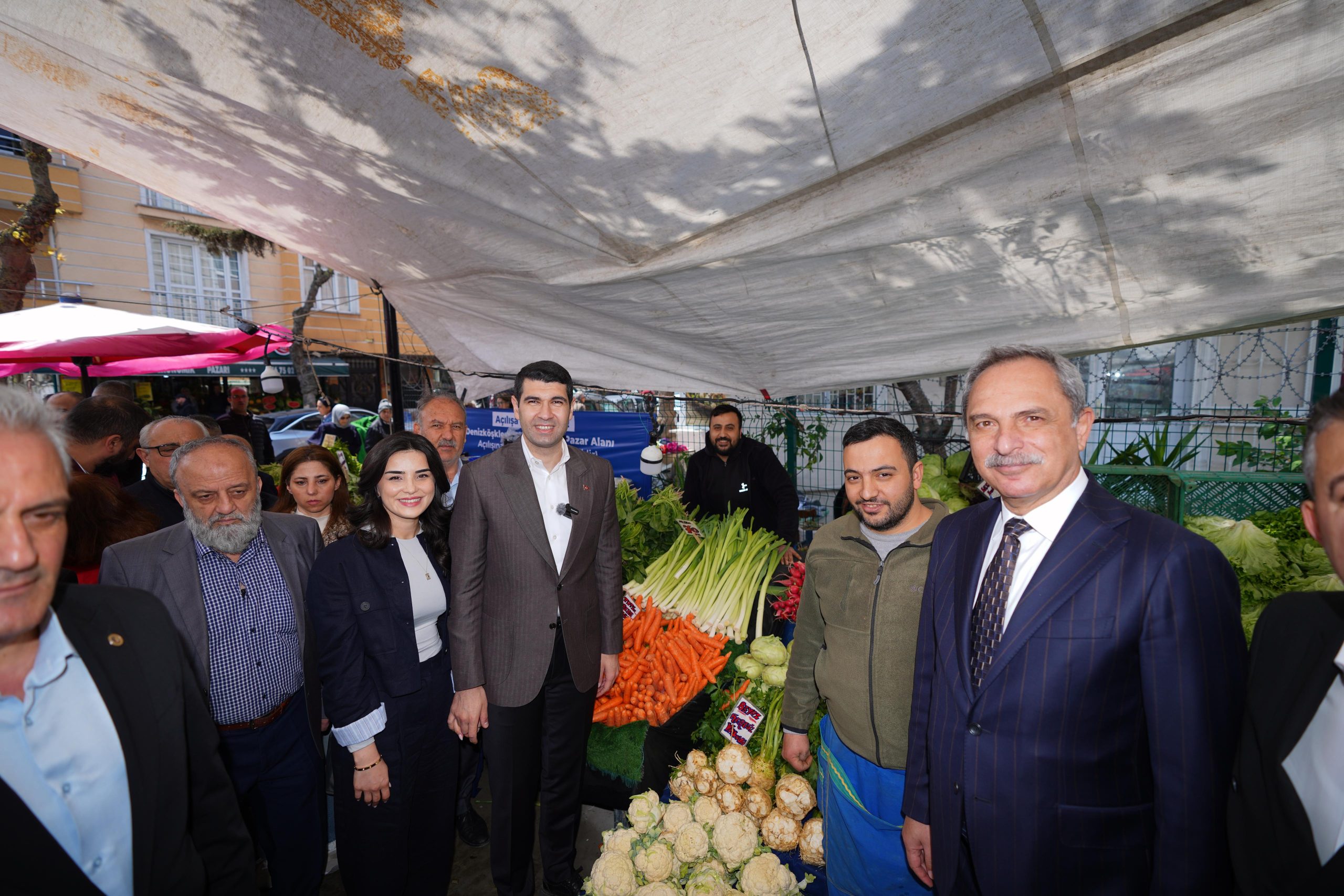 AVCILAR’DA 44 YILLIK SORUN ÇÖZÜLDÜ: PAZAR PAZARI YENİ YERİNDE HİZMETE AÇILDI