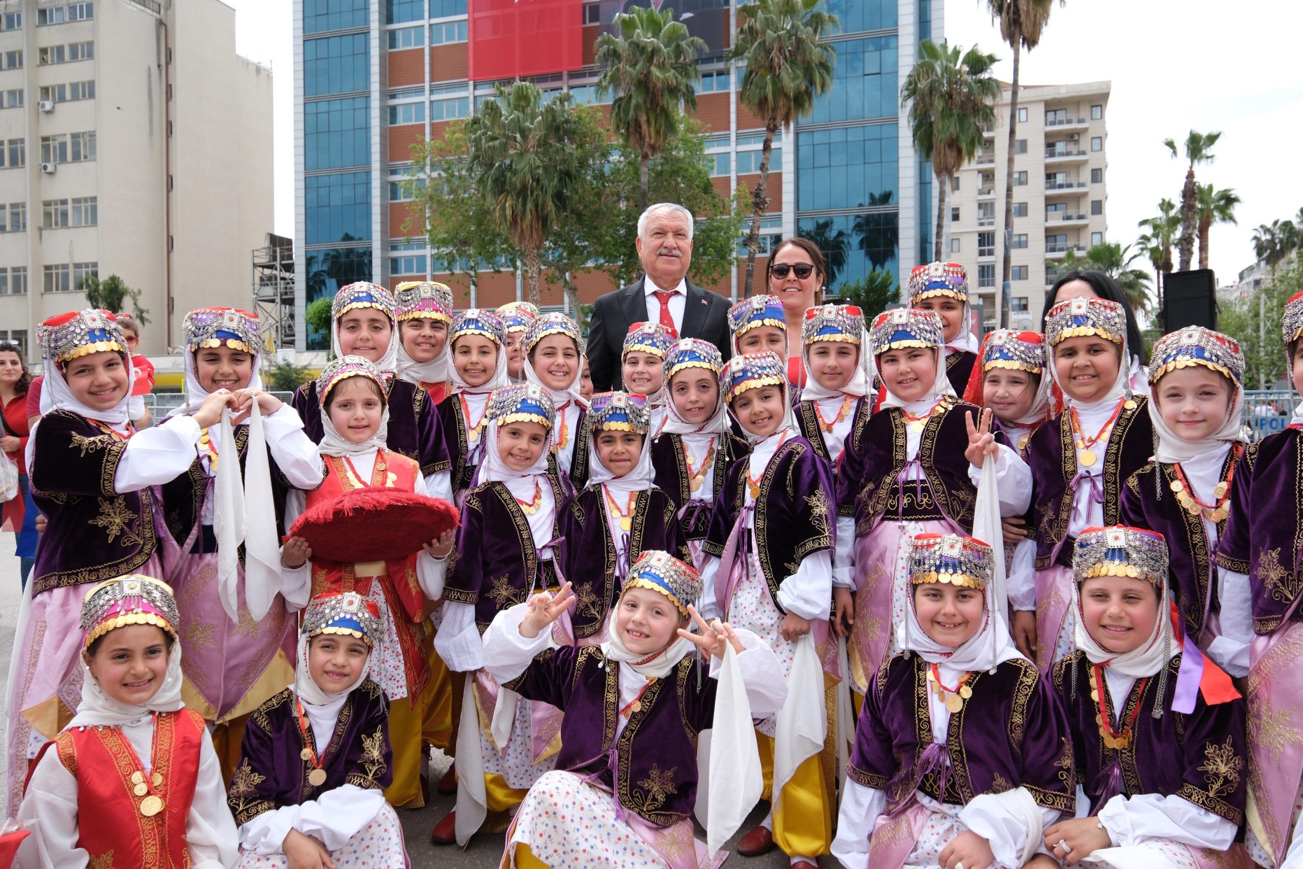 Zeydan Karalar koltuğunu Ezgi Neva’ya teslim etti
