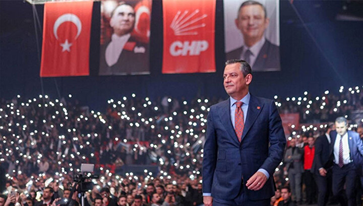 ÖZGÜR ÖZEL YENİDEN CHP. GENEL BAŞKANI SEÇİLDİ
