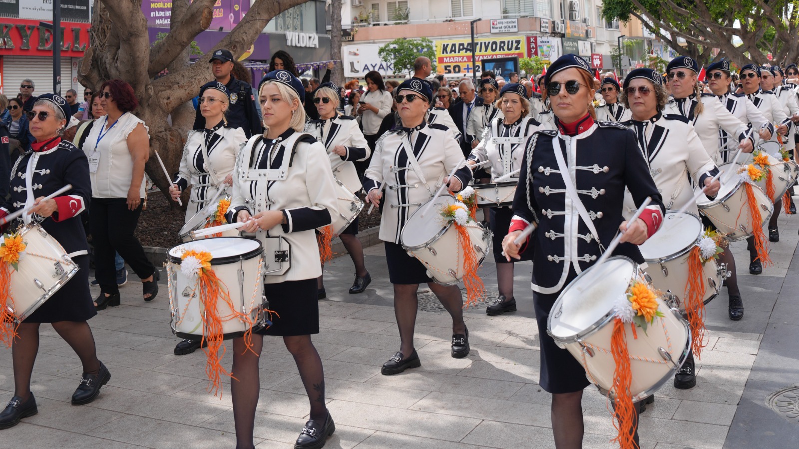 Atakum Belediyesi Cumhuriyet Kadınları Bandosu Uluslararası Portakal Çiçeği Karnavalı’nda