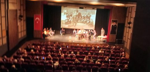 KÖYÜN ENİSDOSU AYAKTA ALKIŞLANDI!