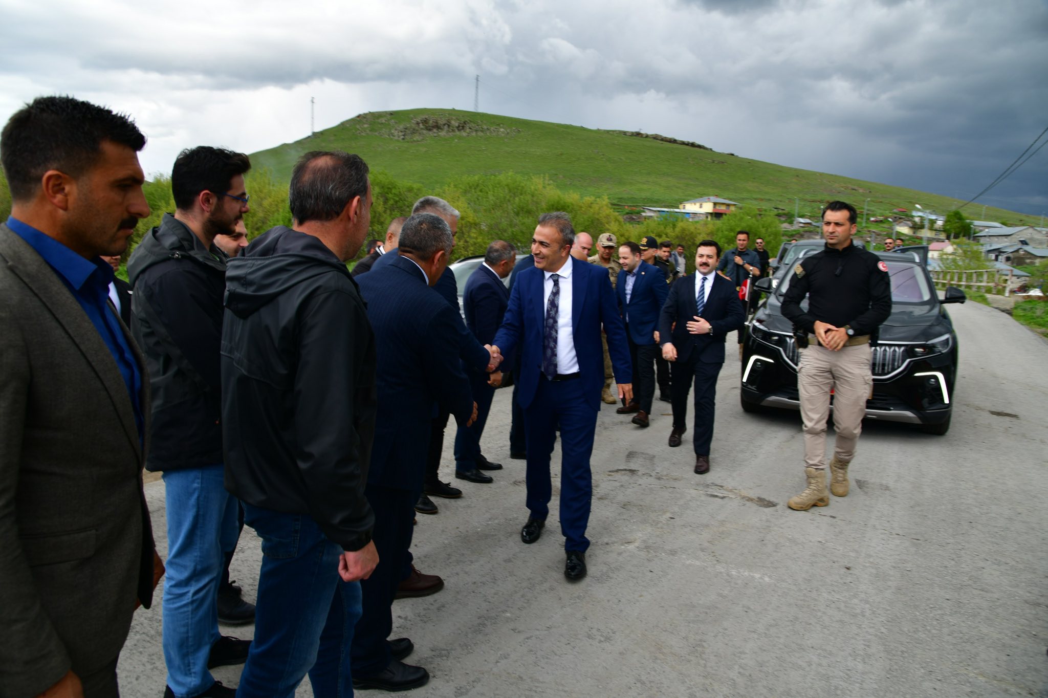 Ardahan GÖLE İlçesine Bağlı Yeniköy-Kalecik-Yiğit Konağı-Budaklı Grup Köy Yolu Hizmete Açıldı.