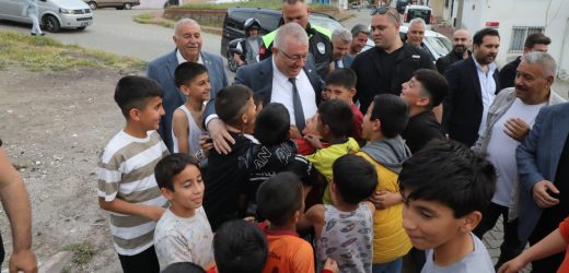 BAŞKAN ERTAŞ 47 MAHALLE 42 NOKTADA HALKLA BULUŞTU