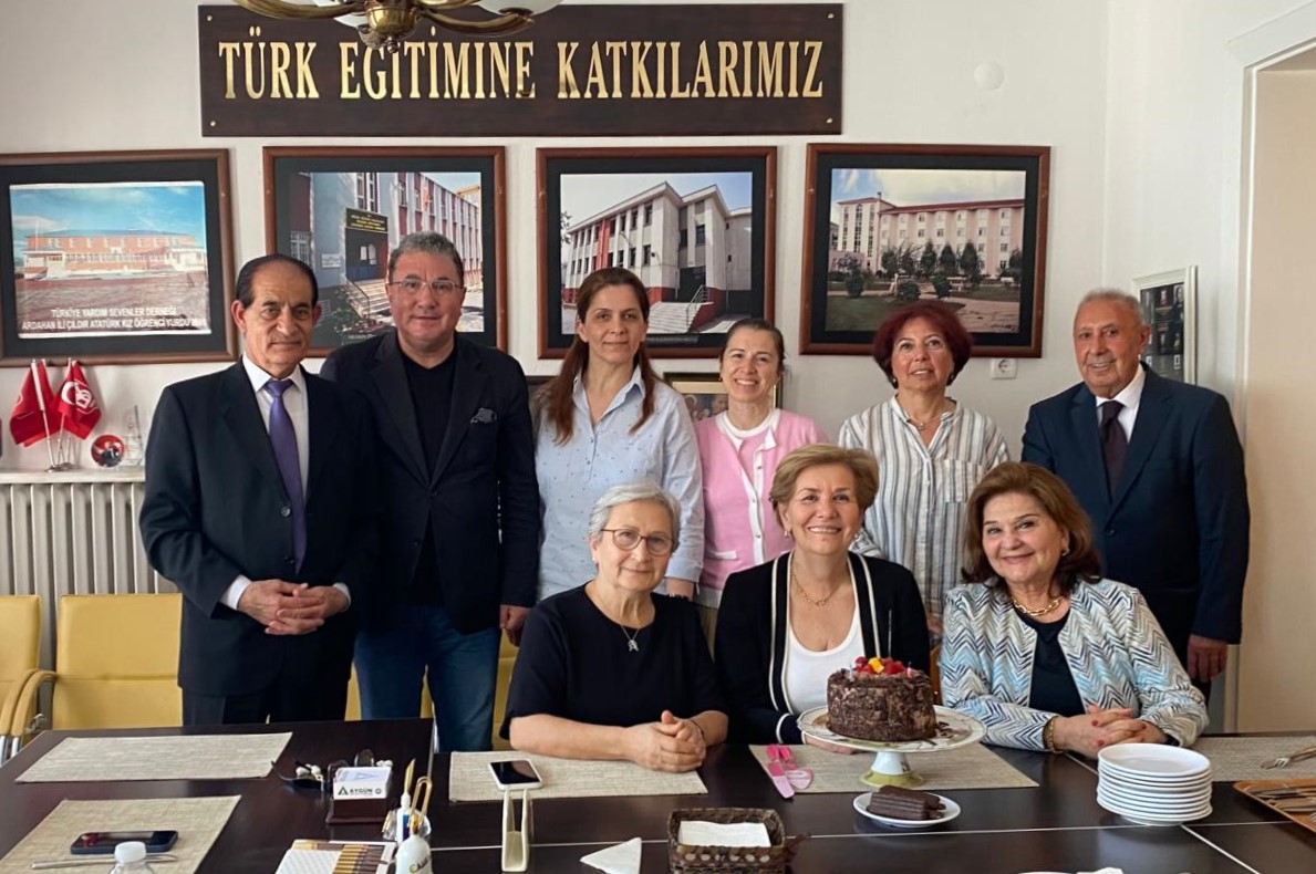 TÜRKİYE YARDIM SEVENLER DERNEĞİ İSTANBUL ŞUBESİ’NDEN ANNELE SAYGI İFADESİ