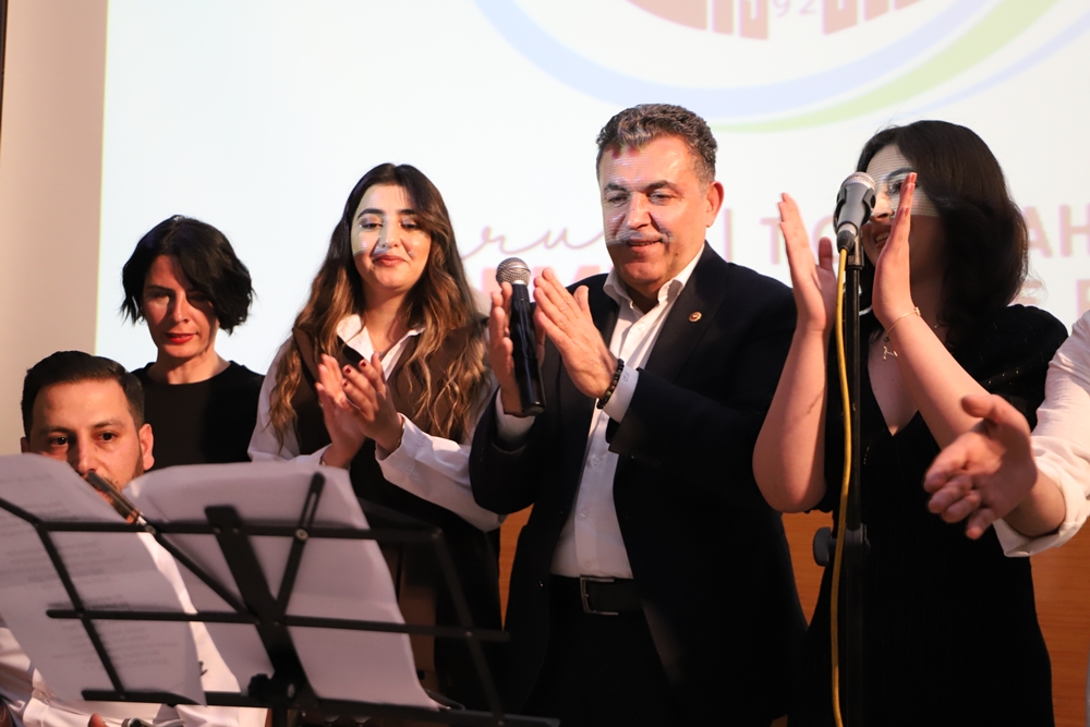 ARDAHAN BELEDİYESİ NURİ VATAN KÜLTÜR MERKEZİ’NİN YILSONU GÖSTERİLERİNE YOĞUN İLGİ