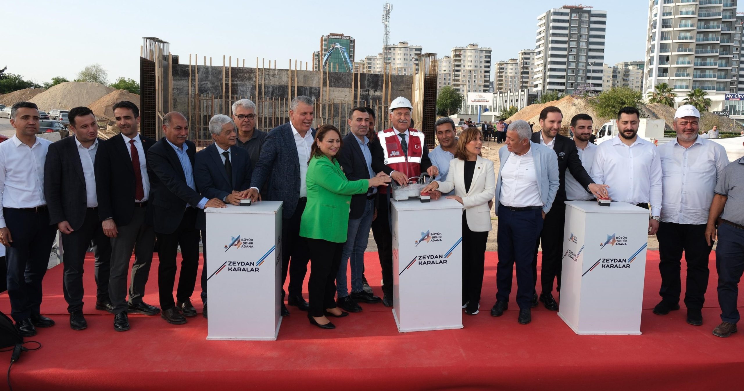 Zeydan Karalar halka her koşulda büyük hizmetler sunmaya devam ediyor