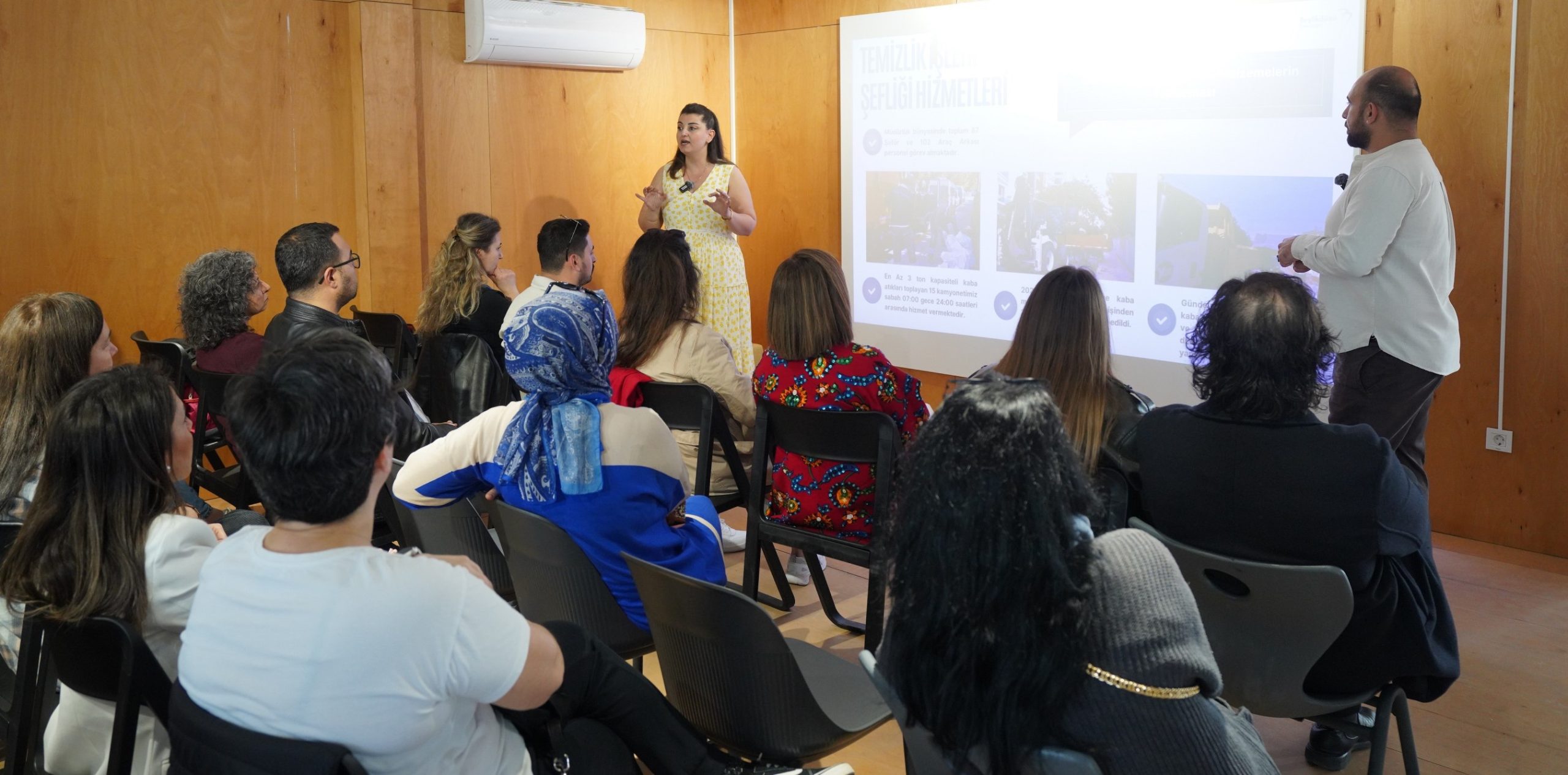 TEMİZ BEYLİKDÜZÜ İÇİN BELEDİYE GÖNÜLLÜLERLE EL ELE