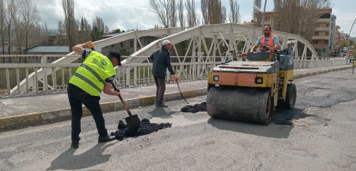 EKİPLERDEN YOĞUN ASFALT DOLGU ÇALIŞMASI