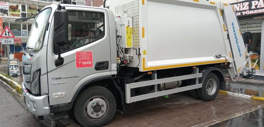 ARDAHAN BELEDİYESİ’NE SIFIR KİLOMETRE ÇÖP KAMYONU