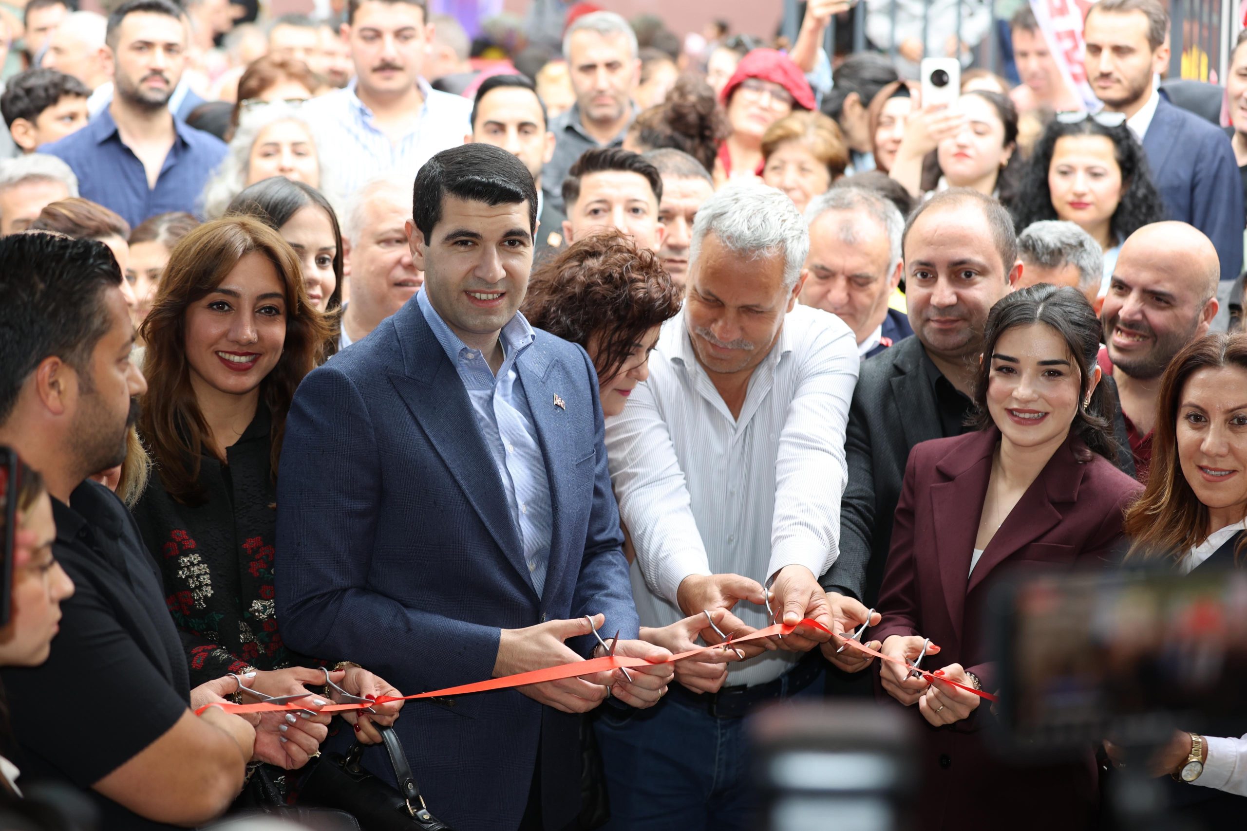 AVCILAR’DA KOMŞULUK KÜLTÜRÜ BÜYÜYOR: YENİ KOMŞU KAFE AÇILDI