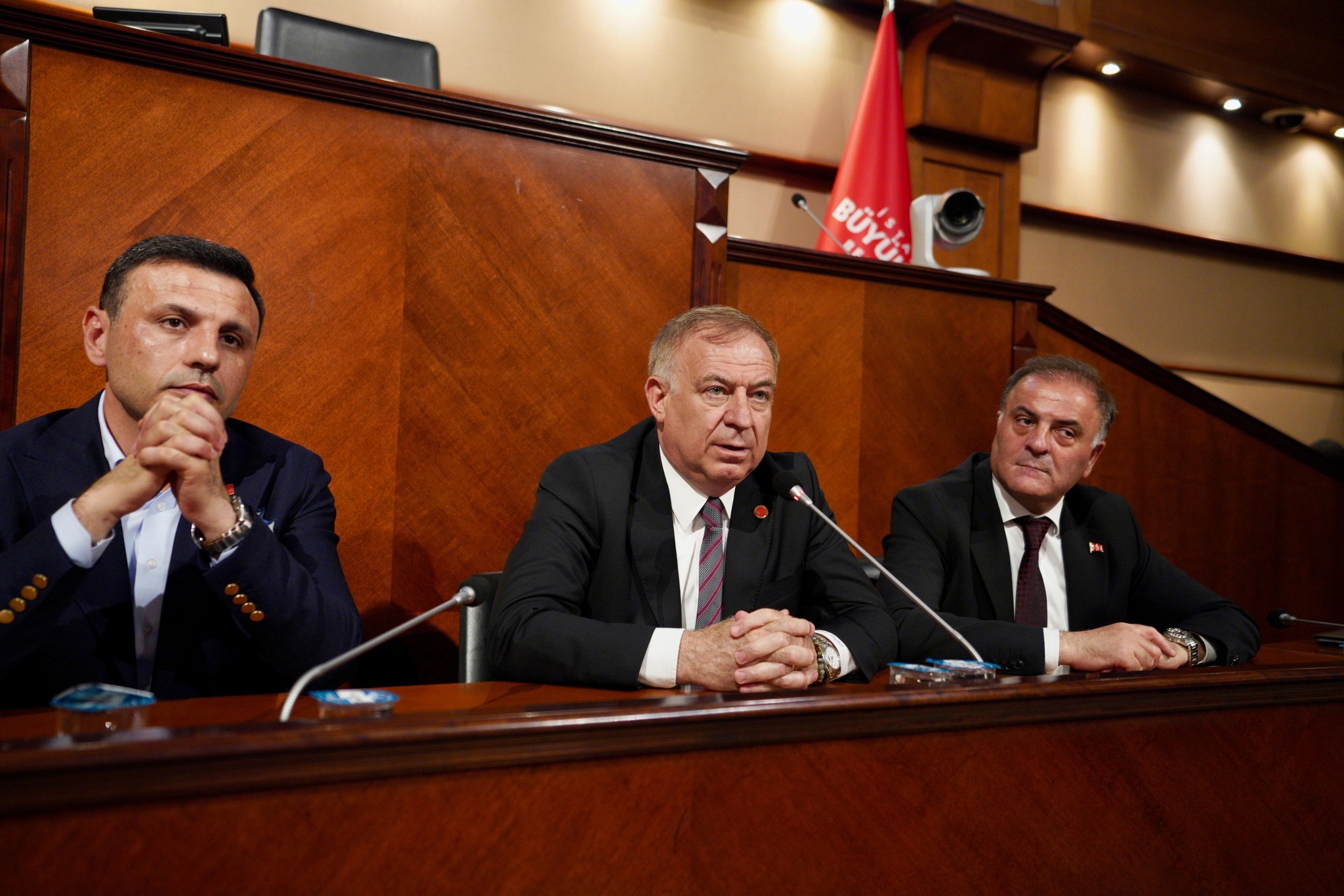 CHP’Lİ BELEDİYE BAŞKANLARI EKREM İMAMOĞLU VE ARKADAŞLARINA DESTEK İÇİN SARAÇHANE’DE BULUŞTU