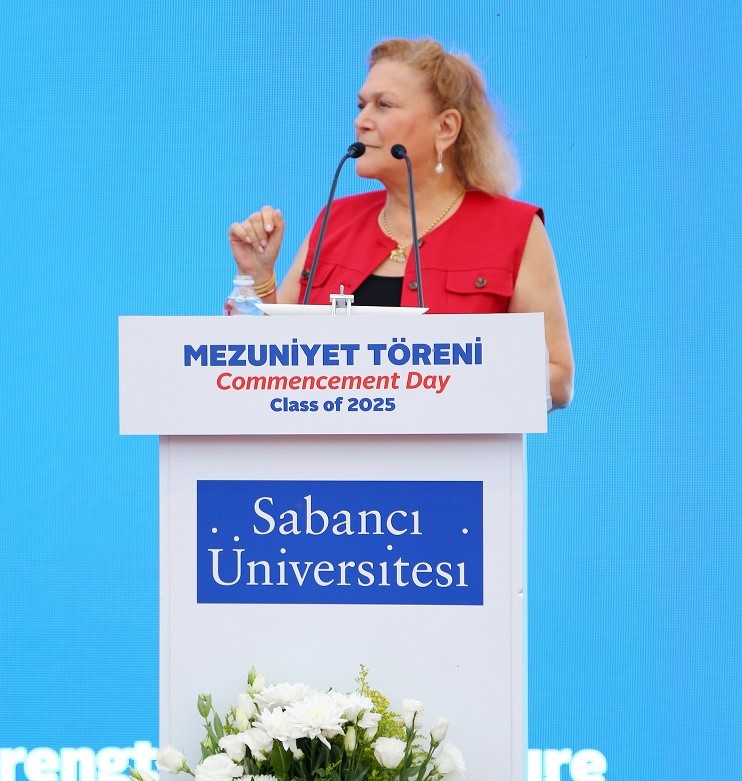 Sabancı Üniversitesi Kurucu Mütevelli Heyeti Başkanı Güler Sabancı, Mezuniyet Töreninde Yeni Mezunlara Seslendi
