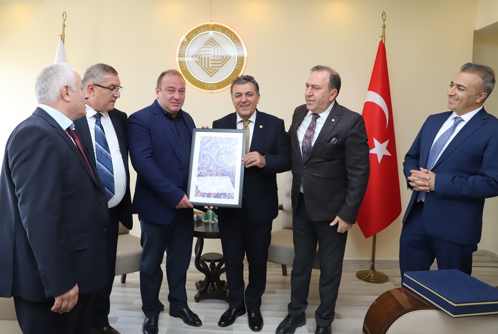 BAŞKAN DEMİR, GÜRCİSTAN HEYETİ İLE VALİLİKTEKİ PROGRAMDA BİR ARAYA GELDİ