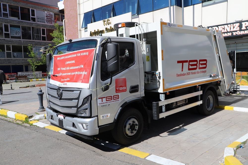 BELEDİYE TEMİZLİK FİLOSUNA YENİ BİR ÇÖP KAMYONU DAHA KATILDI