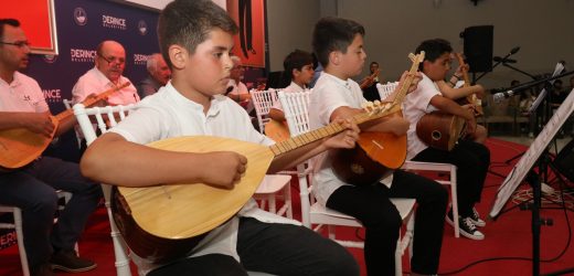 Derince’de Genç Yetenekler Sahne Aldı