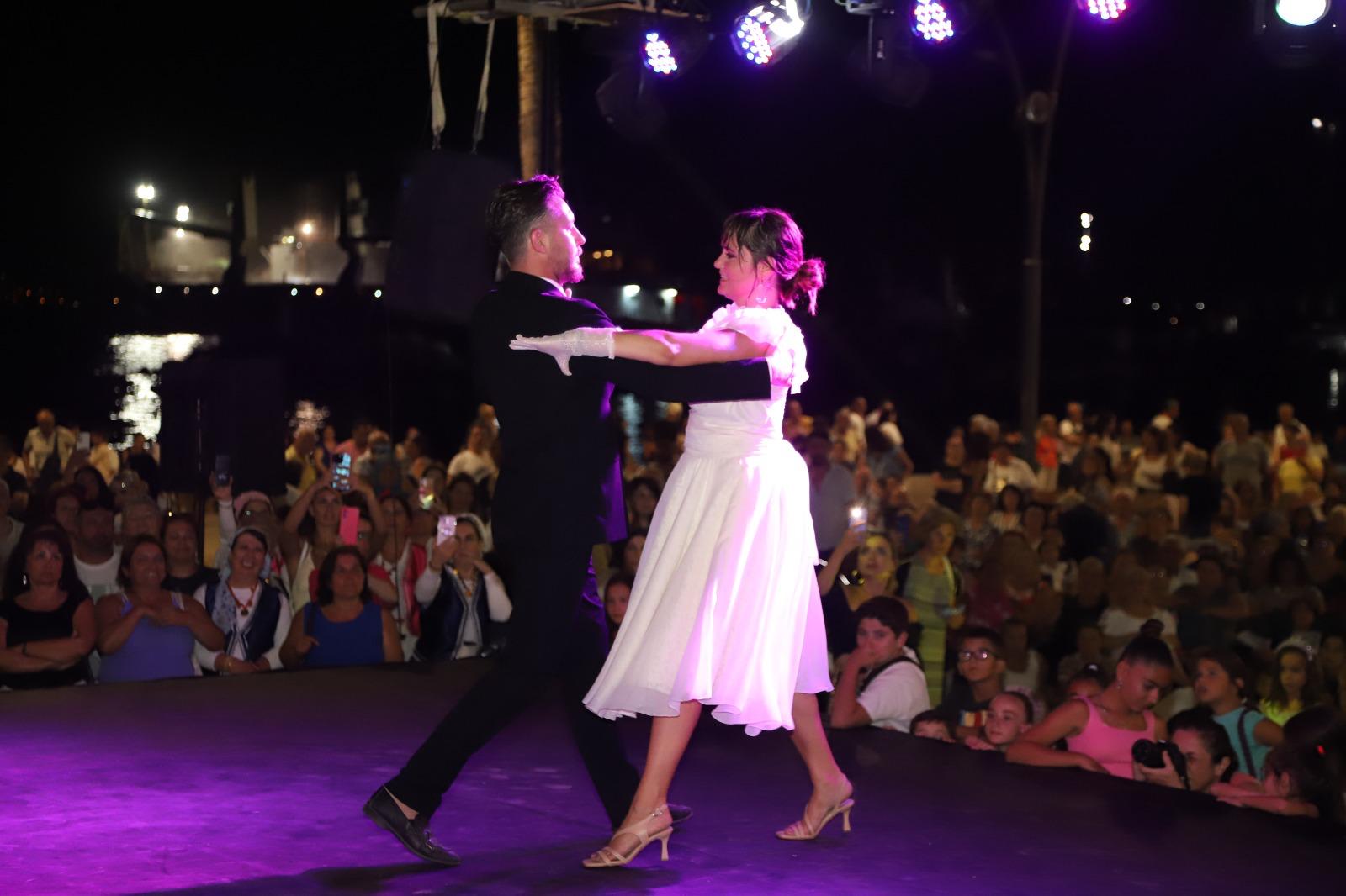 Dikili Belediyesi Kültür Etkinlikleri dansın ve ritmin coşkusuyla başladı