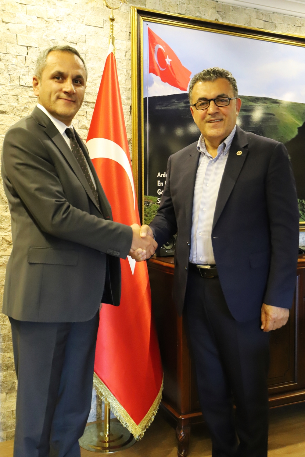 BAŞKAN DEMİR’DEN BELEDİYE ÇALIŞANLARINA DEV MÜJDE!