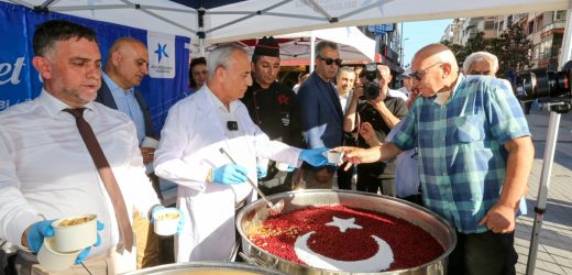 KÜÇÜKÇEKMECE BELEDİYESİ’NDEN BİNLERCE KİŞİYE AŞURE İKRAMI