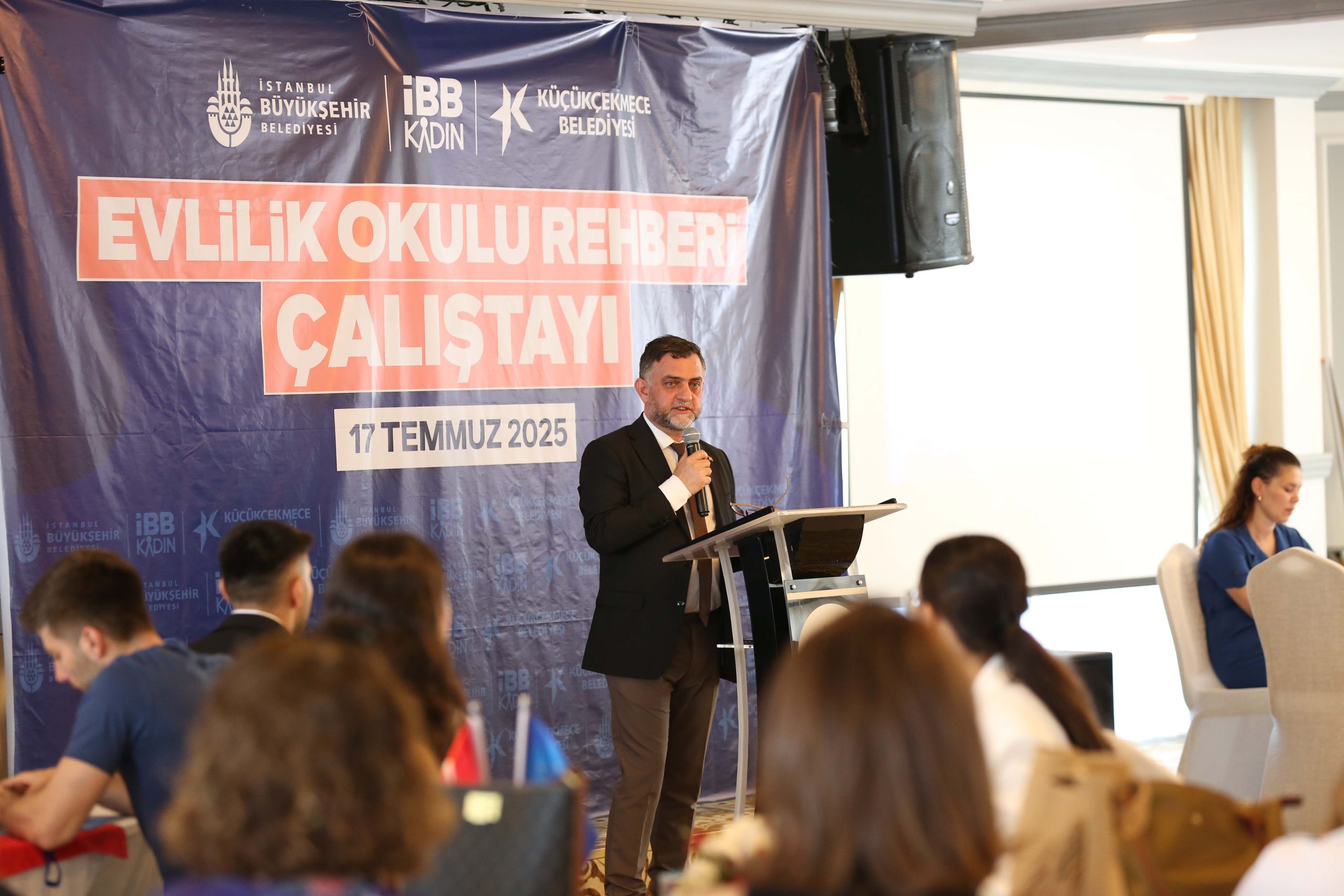 KÜÇÜKÇEKMECE BELEDİYESİ VE İBB İŞBİRLİĞİ İLE ‘’EVLİLİK OKULU REHBERİ ÇALIŞTAYI’’ GERÇEKLEŞTİRİLDİ