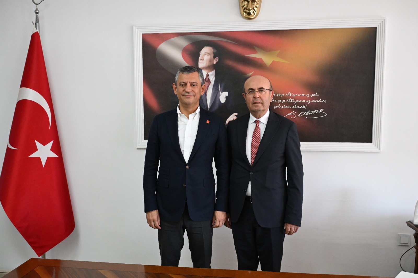 CHP GENEL BAŞKANI ÖZEL, BELEDİYE BAŞKANI EKİCİOĞLU’NU ZİYARET ETTİ