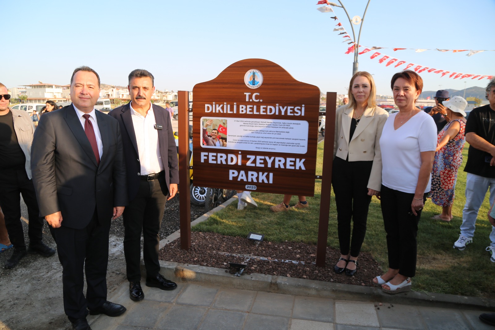 Dikili’de Ferdi Zeyrek Parkı Açıldı