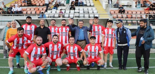 ARDAHAN BELEDİYE FUTBOL TAKIMI, BAŞKAN DEMİR’İN İZLEDİĞİ MAÇTA GRUPTAN ÇIKMAYI GARANTİLEDİ
