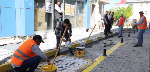 ARDAHAN BELEDİYESİ YOL VE KALDIRIMLARI YENİLİYOR