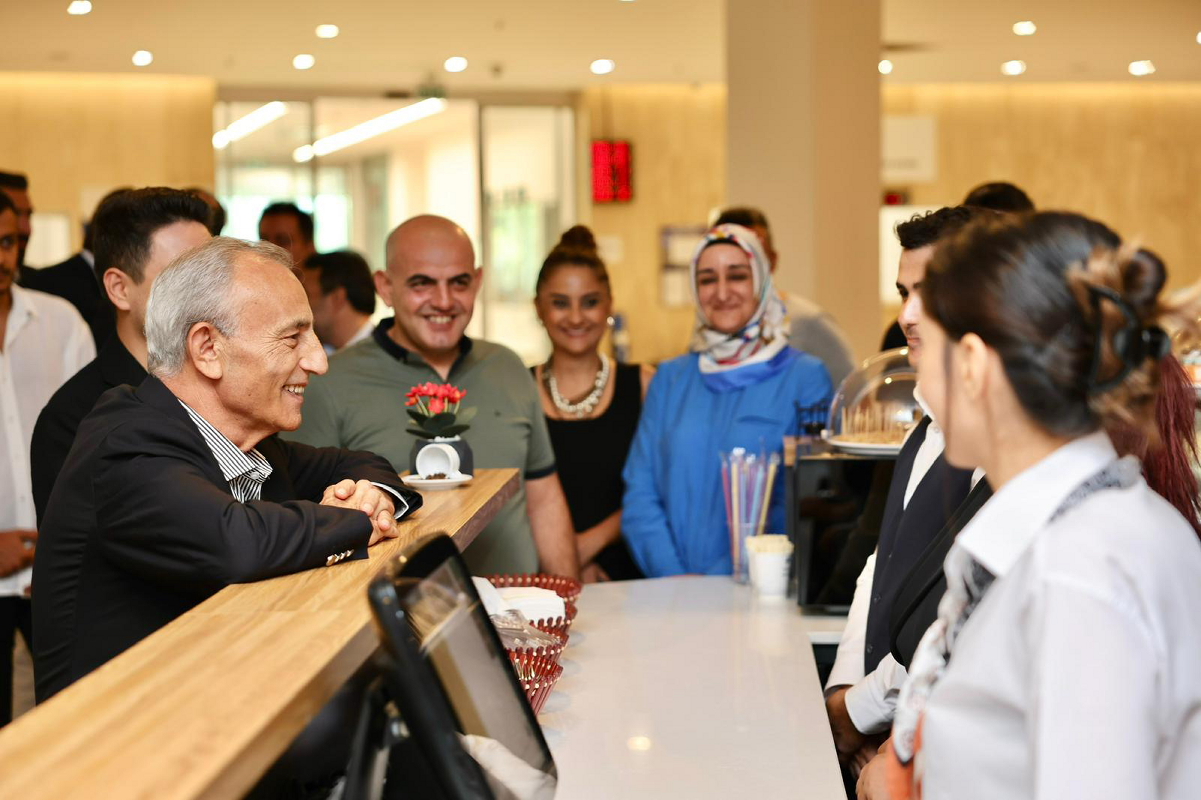 KÜÇÜKÇEKMECE BELEDİYESİ ANA HİZMET BİNASINA YENİ SOSYAL ALAN: KAFE K HİZMETE AÇILDI!