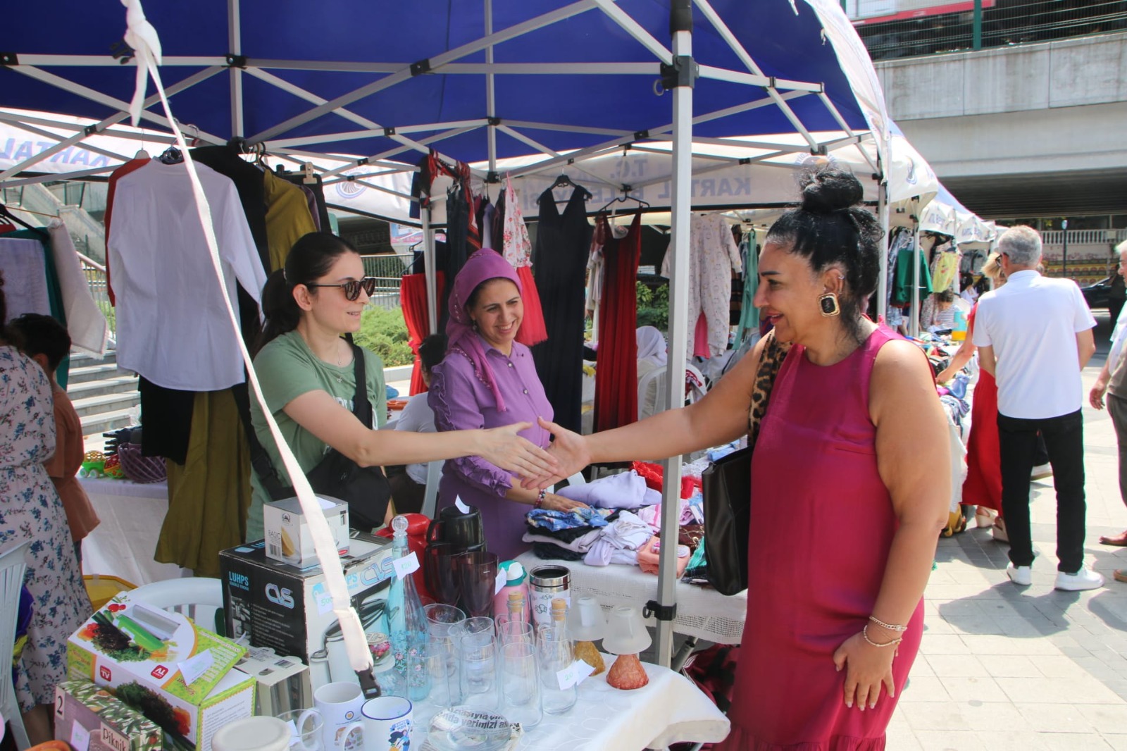 ‘Atma Sat İkinci El Pazarı’ Neyzen Tevfik Meydanı’nı Şenlendirdi