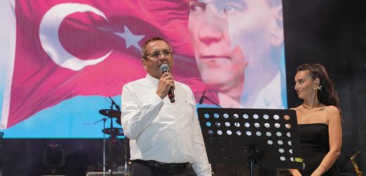 Ayvalık’ın, 15 Eylül kurtuluşunun 103’üncü yılı kente yakışır bir atmosferde kutlandı