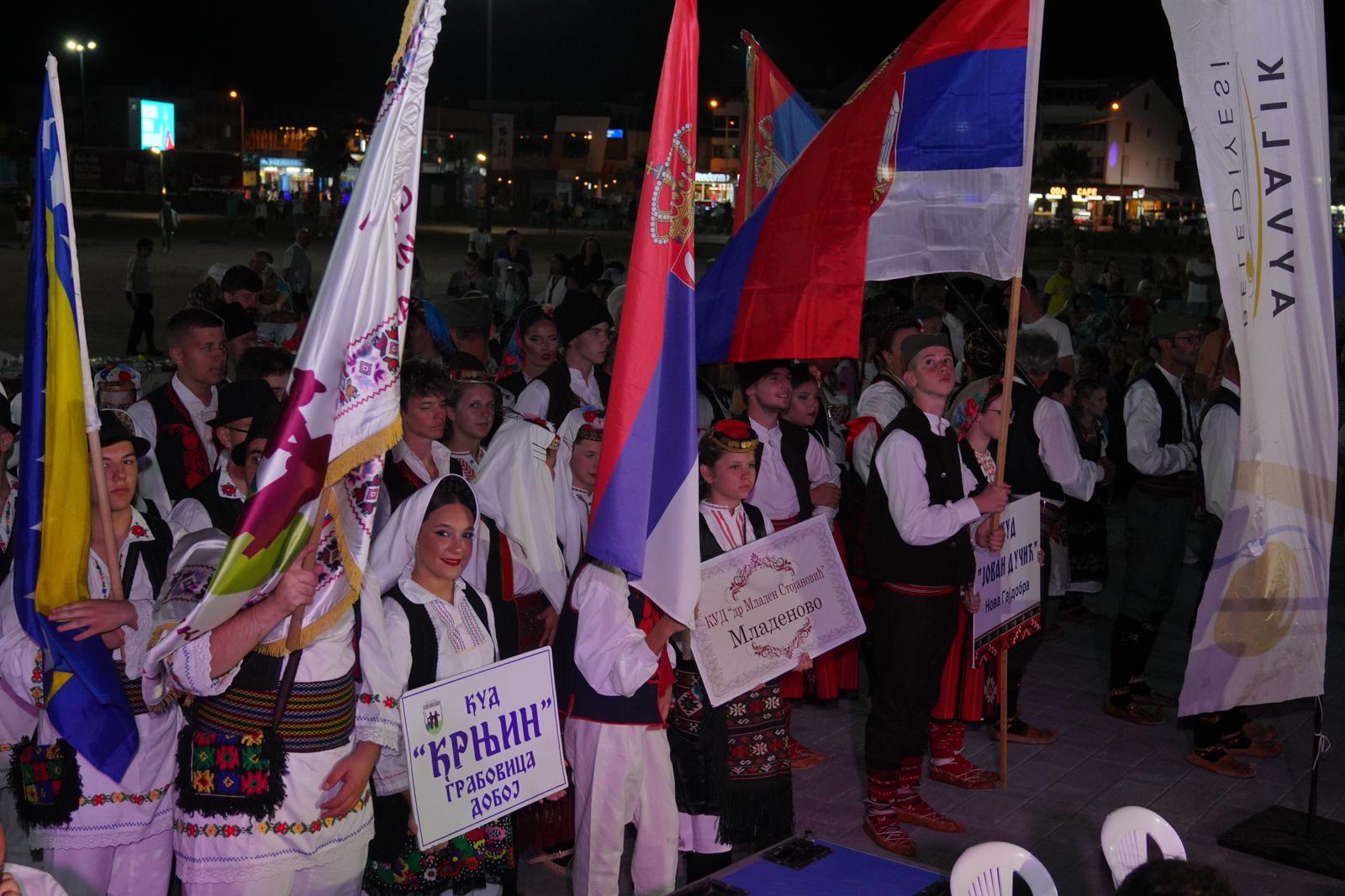 AYVALIK’TA KÜLTÜREL COŞKU; SARIMSAKLI TROPHY ULUSLARARASI KÜLTÜR &HALK OYUNLARI FESTİVALİ…