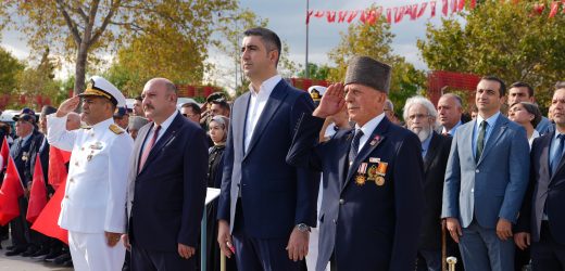 Kartal’da, Gaziler Günü Dolayısıyla Atatürk Anıtı’na Çelenk Sunuldu