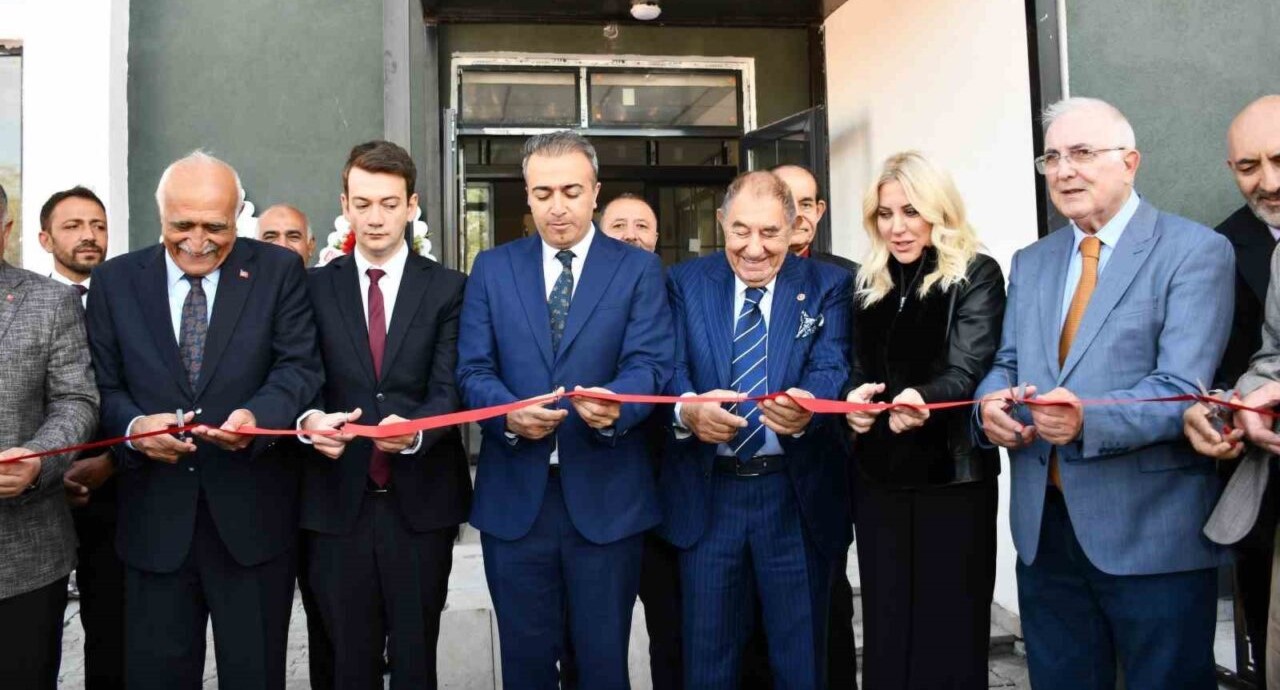 Çıldır’da Prof. Dr. Esfender Korkmaz Tarafından Yaptırılan Öğretmenevi Törenle Hizmete Açıldı