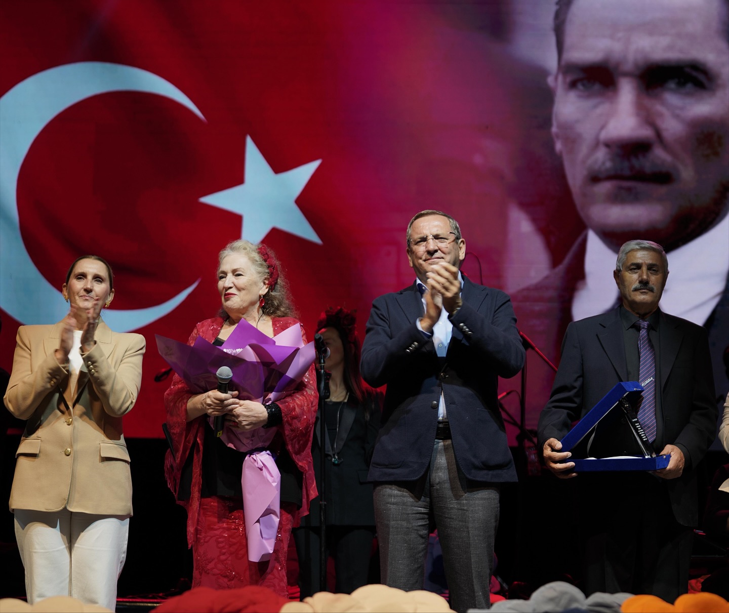 Suzan Kardeş’ten Ayvalık’ta Balkan Rüzgârı!