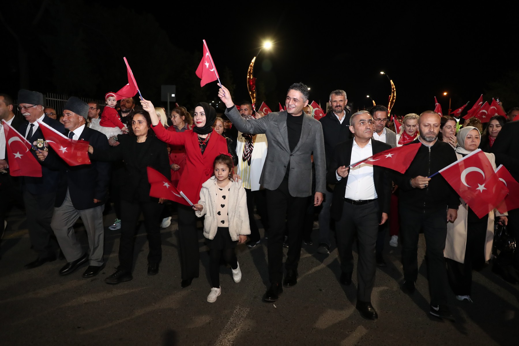 Binlerce Aliağalı Cumhuriyet Kortejinde Buluştu