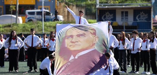 Cumhuriyet Sevgisi Derince’yi Sardı