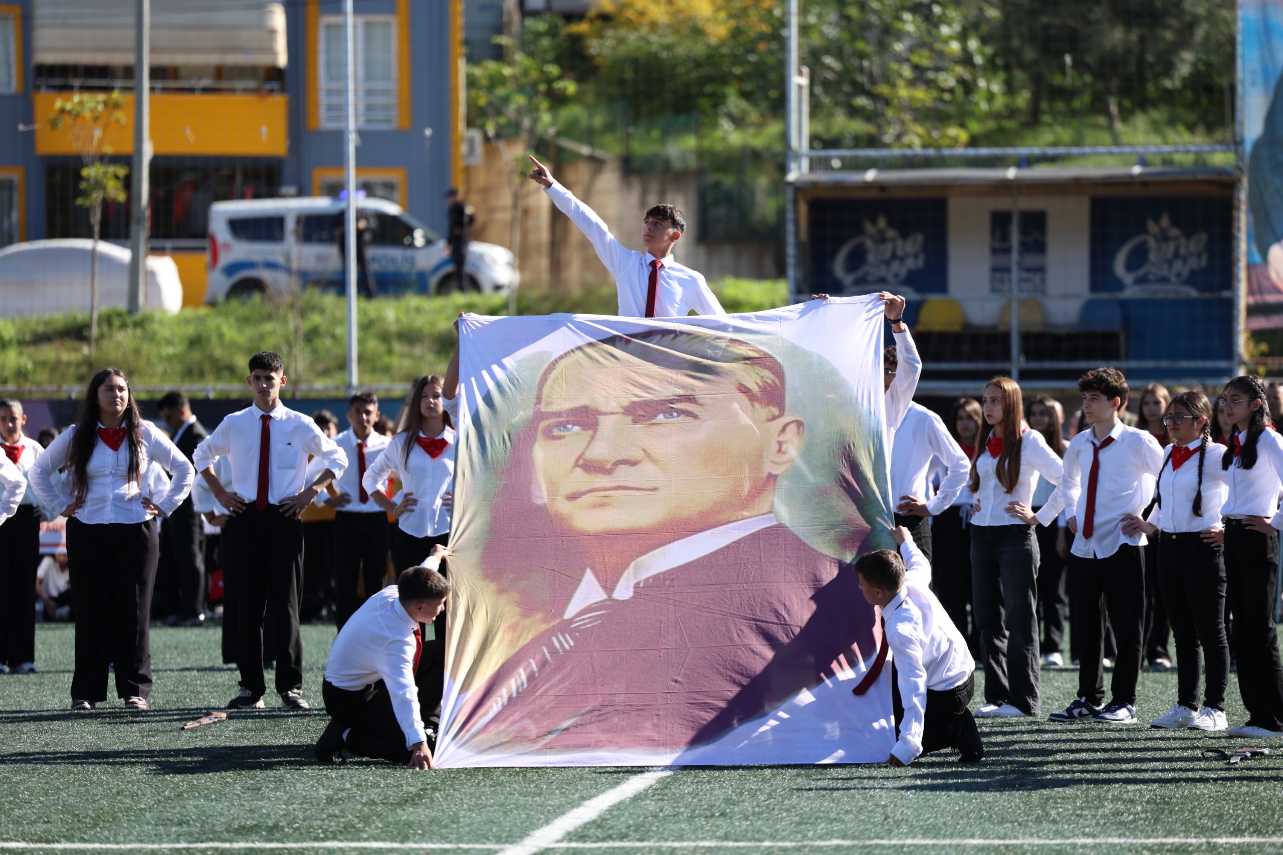 Cumhuriyet Sevgisi Derince’yi Sardı