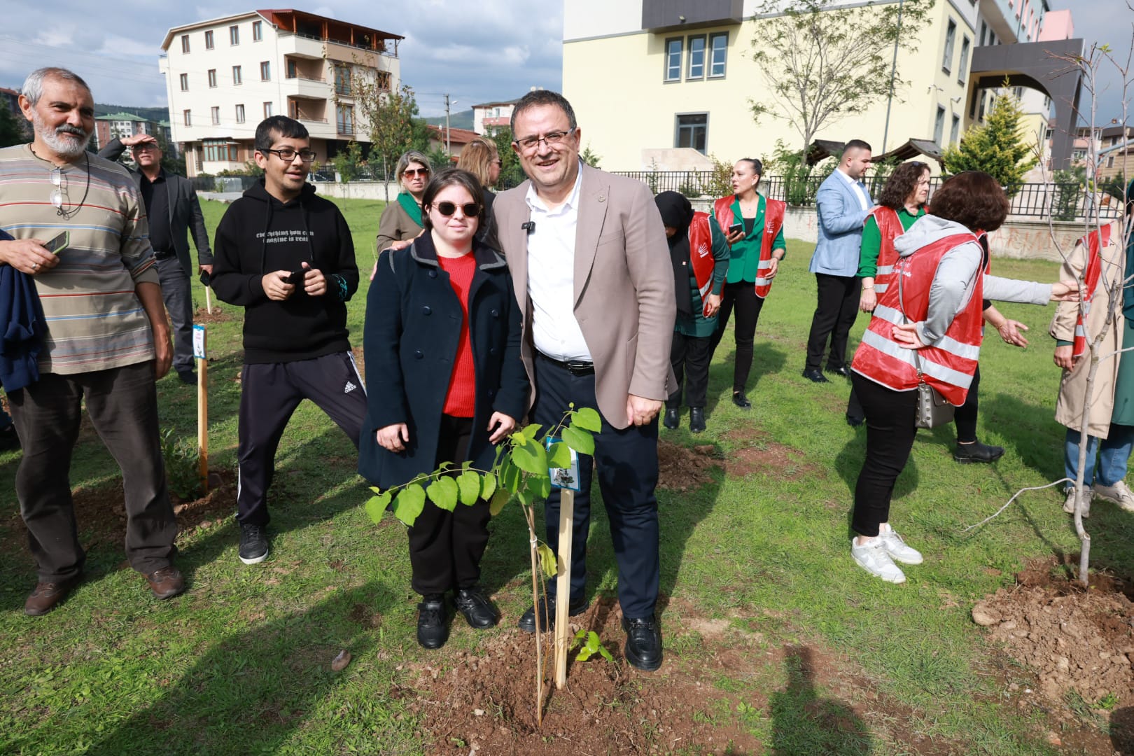 Bir Fidan Güzel Gelecek