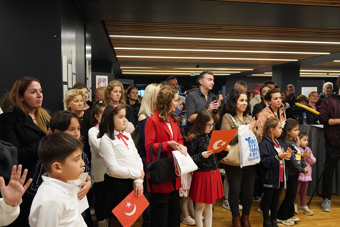 ÇOCUKLAR CUMHURİYET’İ RESİM VE ŞİİRLERLE ANLATTI