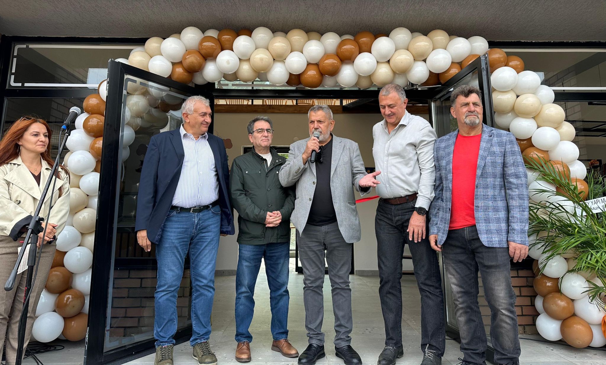 Fındıklı Belediyesi’nden Yeni Bir Sosyal Tesis: Volkan Konak Kitap Kafe Açıldı