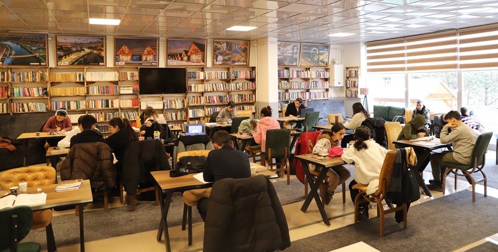 BAŞKAN DEMİR’DEN KARAGÖL MAHALLESİ’NDE AÇILACAK KİTAP KAFE İÇİN KİTAP BAĞIŞI KAMPANYASINA DESTEK ÇAĞRISI