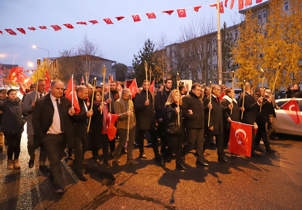 BAŞKAN DEMİR’Lİ ‘FENER ALAYI YÜRÜYÜŞÜ’NE YOĞUN İLGİ