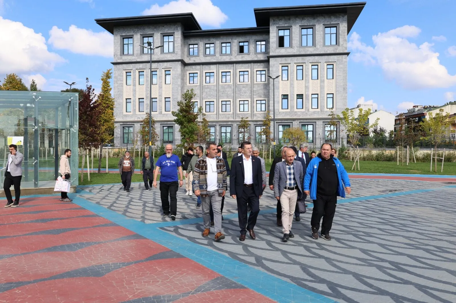 SÖZ, HİZMETLERDE VE ESERLERDE