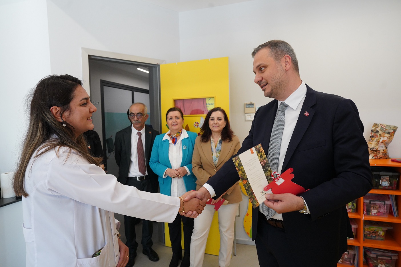 4 BİNİ AŞKIN FİDAN ÖĞRETMENLER İÇİN TOPRAKLA BULUŞTU