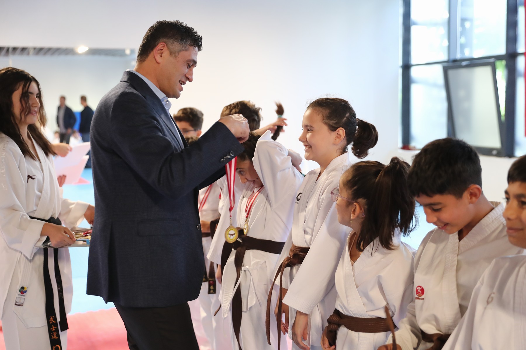 Aliağa Belediyesi Karate Kursunda 75 Sporcu Yeni Kuşağına Kavuştu