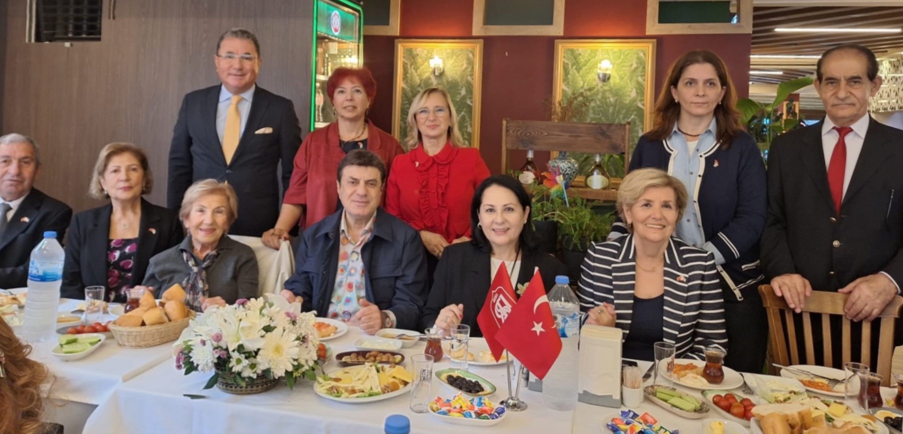 Yardım Sevenler Derneği İstanbul Şubesi Kahvaltı Paylaştı