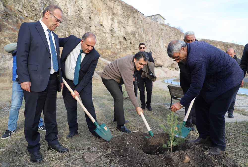 ARDAHAN BELEDİYESİ’NDEN 11 KASIM MİLLİ AĞAÇLANDIRMA GÜNÜ ETKİNLİĞİ