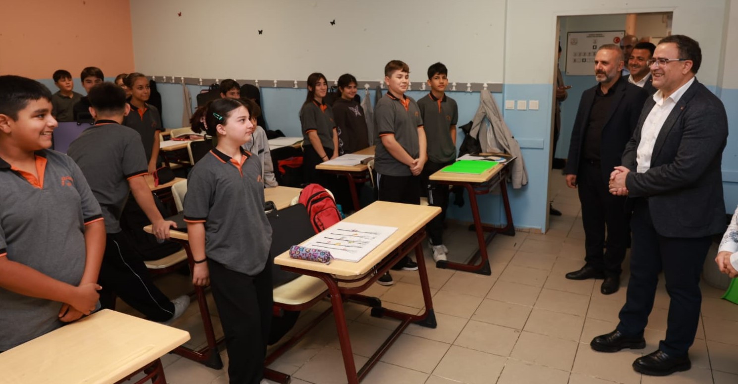 Başkan Gökçe Öğrencilerin Her Zaman Yanında