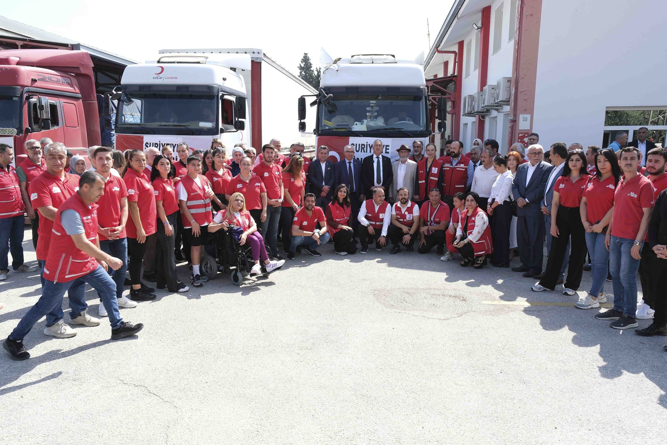 Zeydan Karalar istedi, Adana’dan Gazze’ye insani yardım gitti